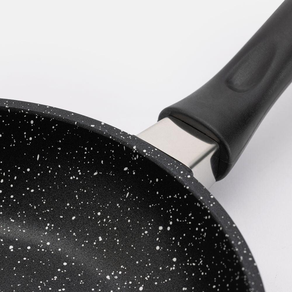Aluminum frying pan